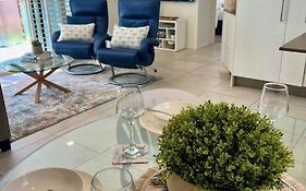 Coastal Luxe On Hastings St - 2 Bedroom